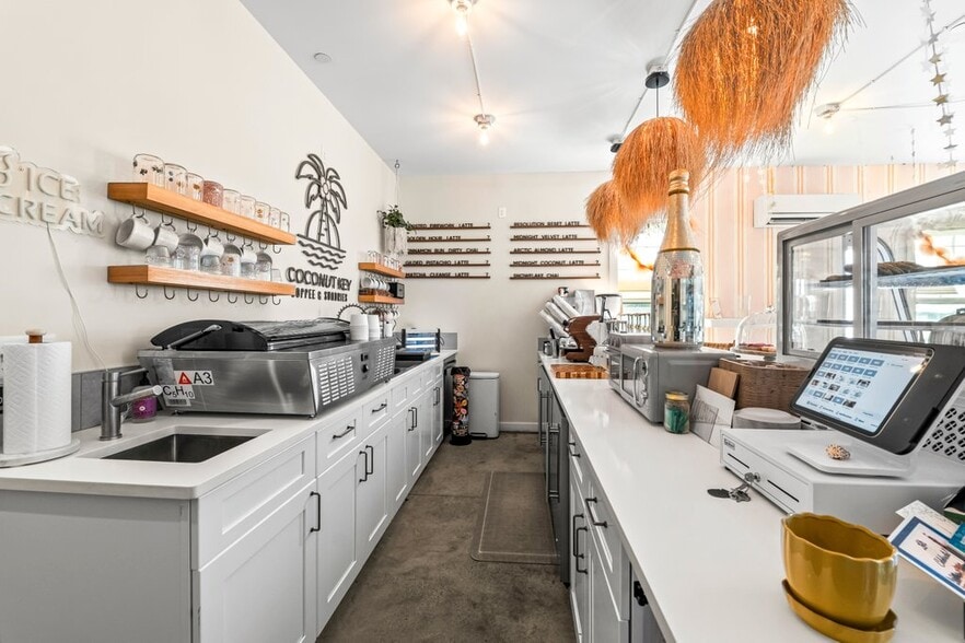 More Photos Of 4607 Ocean, Jacksonville Storefront Retail Residential For Sale