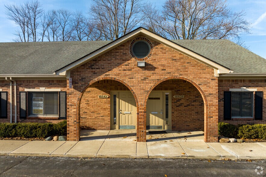 More Photos Of 16638-16664 Fifteen Mile Rd, Fraser Medical For Lease