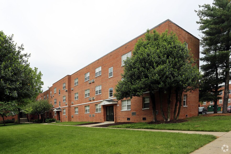 More Photos Of 3301 Chillum Rd, Mount Rainier Apartments For Sale