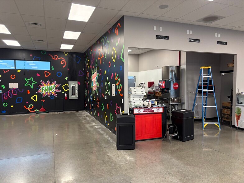 More Photos Of 8425 D Chapel Hill Blvd, Pasco General Retail For Lease