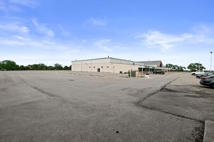 More Photos Of 10850 W Laraway Rd, Frankfort General Retail For Lease