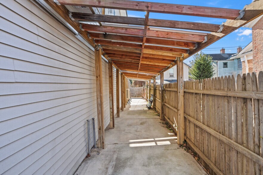 More Photos Of 253 Sea Cliff Ave, Sea Cliff Storefront Retail Residential For Sale