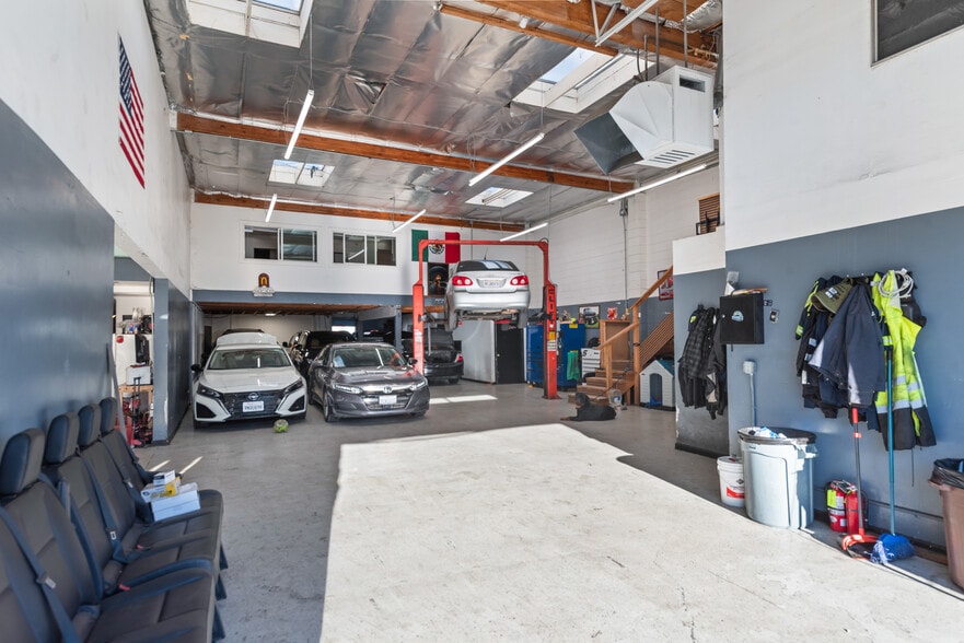 More Photos Of 2001-2005 Spring St, Redwood City Service For Sale