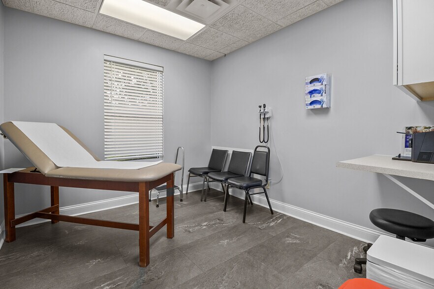 More Photos Of 803 Meyers Baker Rd, London Healthcare For Sale