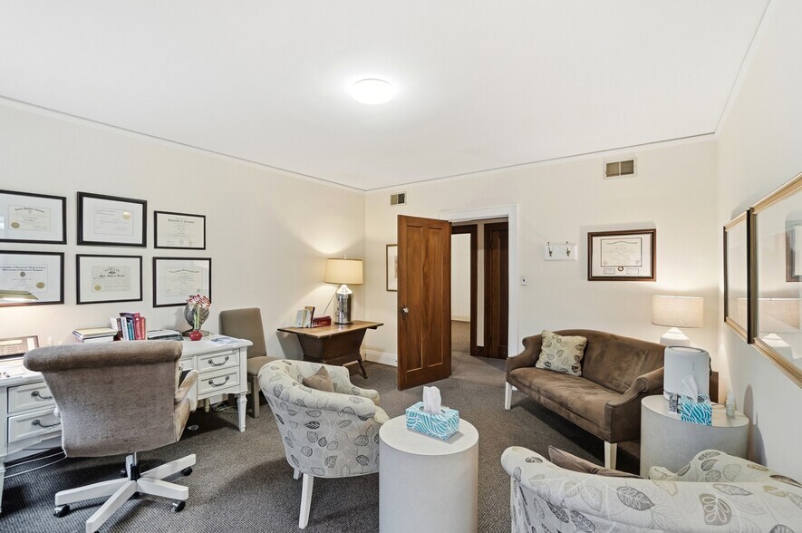 More Photos Of 820 Delta Ave, Cincinnati Office For Sale