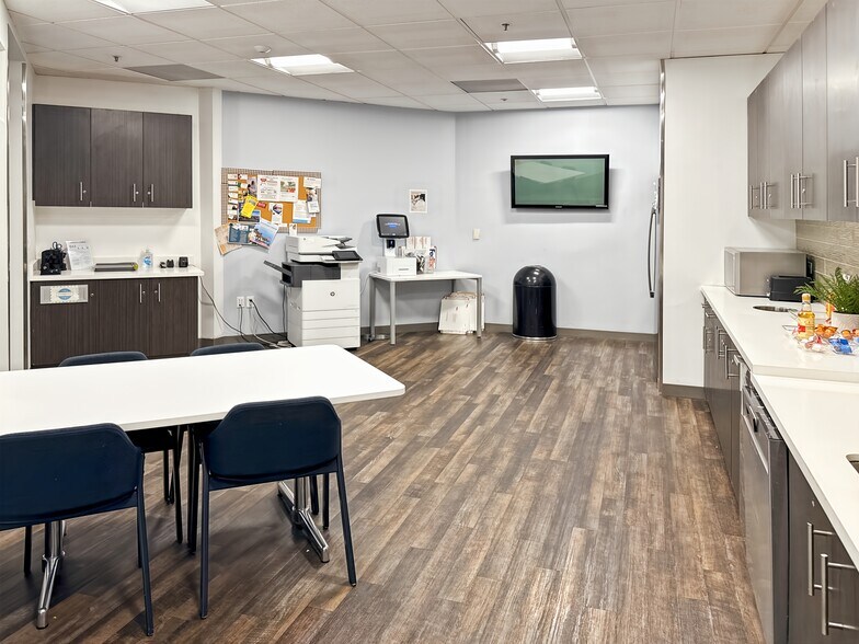 More Photos Of 3017 Douglas Blvd, Roseville Coworking Space