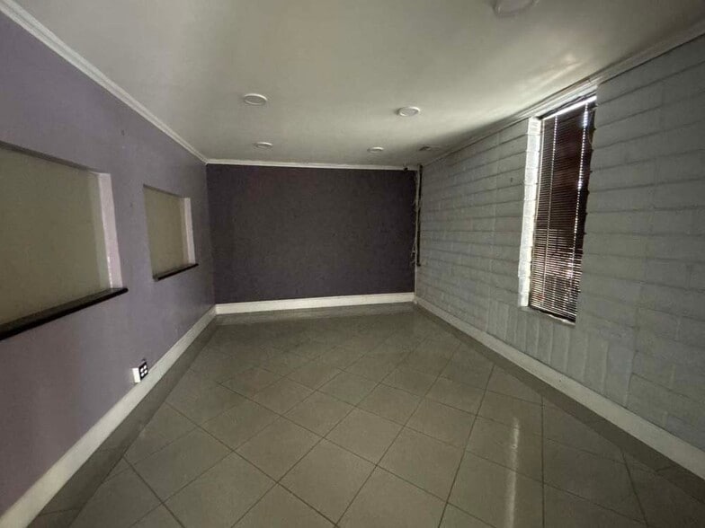 More Photos Of 747 Milford St, Glendale Warehouse For Lease