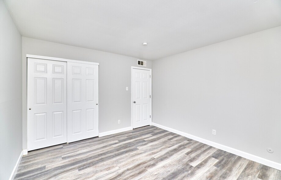 More Photos Of 7594 Watson Rd, Saint Louis Apartments For Sale