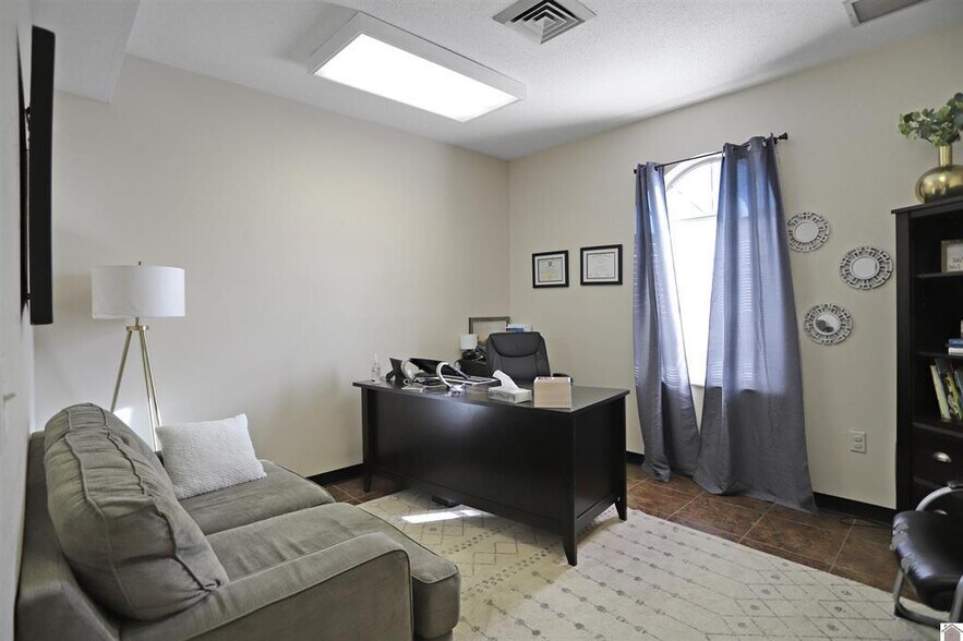 More Photos Of 145 Vine St, Benton Medical For Sale