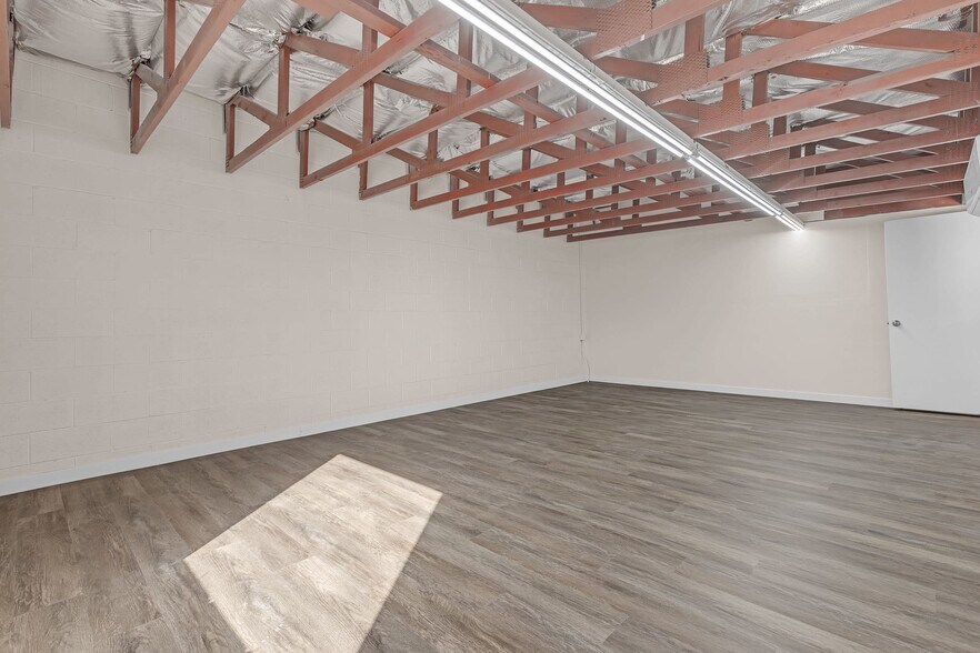 More Photos Of 2956 N Marco St, Las Vegas Manufacturing For Sale