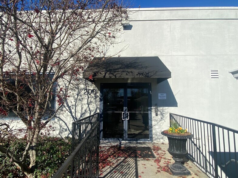 More Photos Of 3669 N Peachtree Rd, Atlanta Office For Lease
