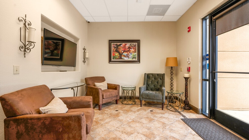 More Photos Of 7206 N Milburn Ave, Fresno Medical For Lease