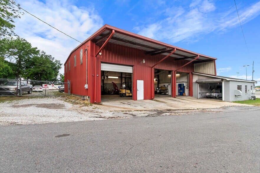 More Photos Of 4215 Greensboro Ave, Tuscaloosa Service For Sale