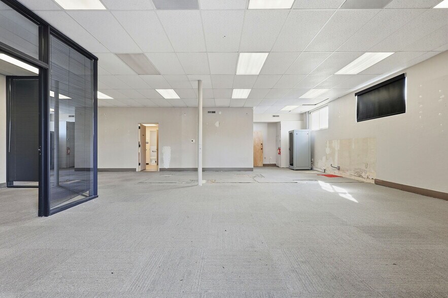 More Photos Of 699 Portola Dr, San Francisco General Retail For Lease