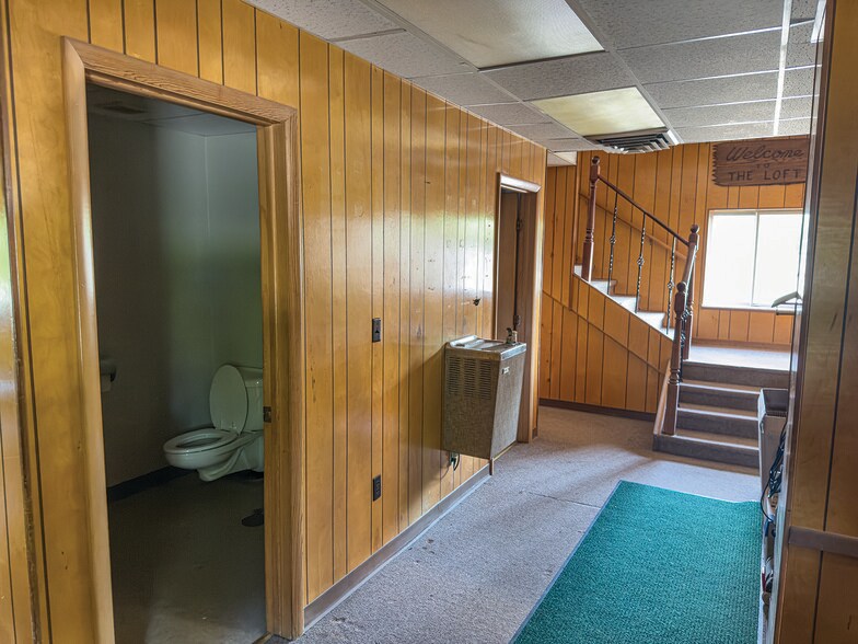 More Photos Of 3154 Depot st, Wawaka Office For Sale