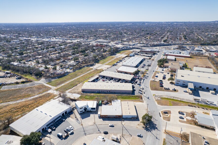More Photos Of 146 Interloop Rd, San Antonio Warehouse For Lease