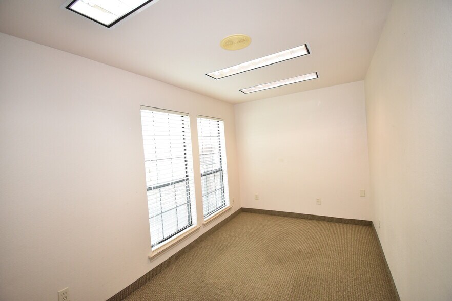 More Photos Of 2612 Harwood Rd, Bedford Medical For Sale