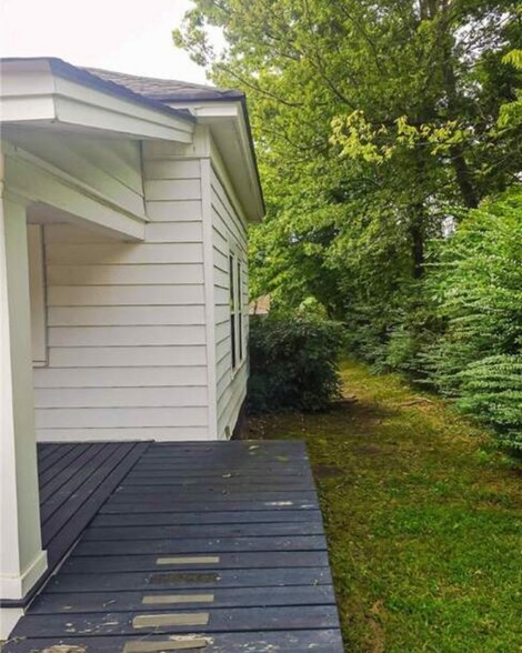 More Photos Of 1301 W Main St, Clarksville Office For Sale