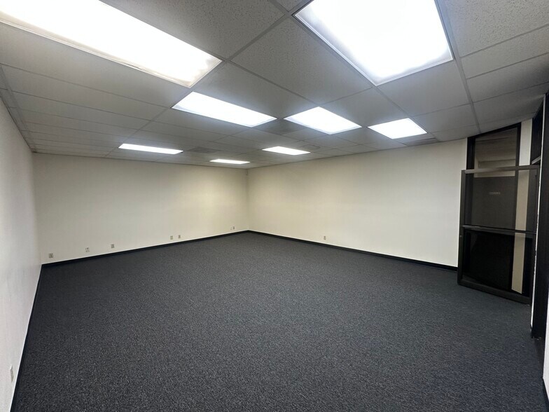 More Photos Of 13854 Bentley Pl, Cerritos Warehouse For Lease