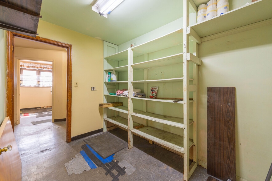 More Photos Of 5203 Turney Rd, Garfield Heights Bar For Sale
