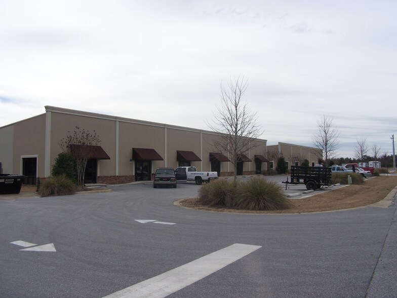 More Photos Of 48 Commerce Ln, Freeport Warehouse For Lease