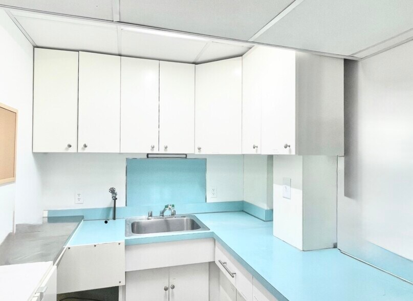 More Photos Of 1051 Beacon St, Brookline Medical For Sale