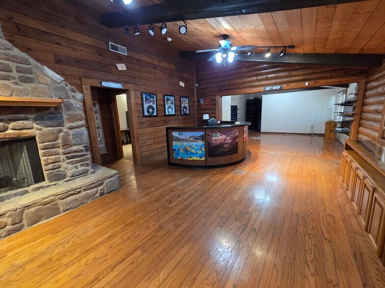 More Photos Of 352 Three Springs Rd, Bowling Green Office For Sale