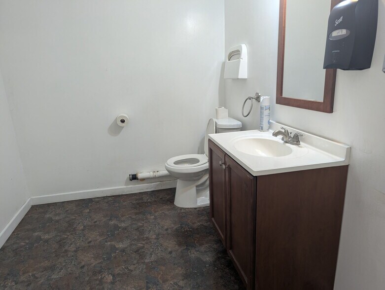 More Photos Of 530 Cypress Ave, Hermosa Beach Warehouse For Lease