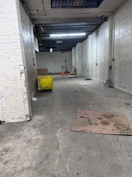 More Photos Of 3367-3369 55th St, Woodside Warehouse For Lease