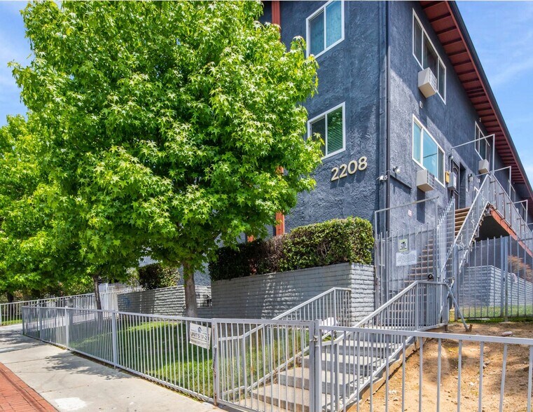 More Photos Of 2202-2208 Michigan Ave, Los Angeles Apartments For Sale