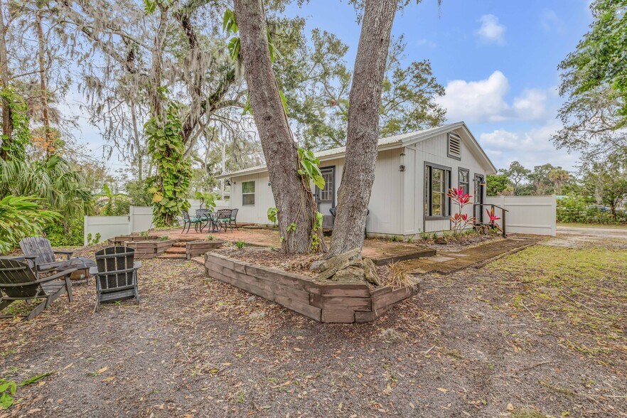 More Photos Of 801 Canal St, New Smyrna Beach Office For Sale