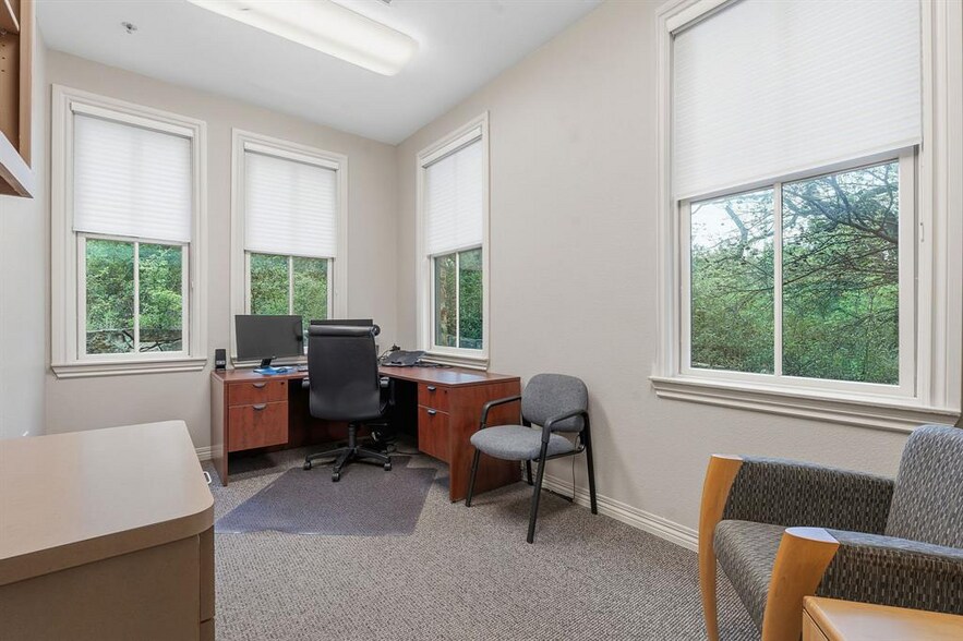 More Photos Of 5900 Southwest Pky, Austin Medical For Sale