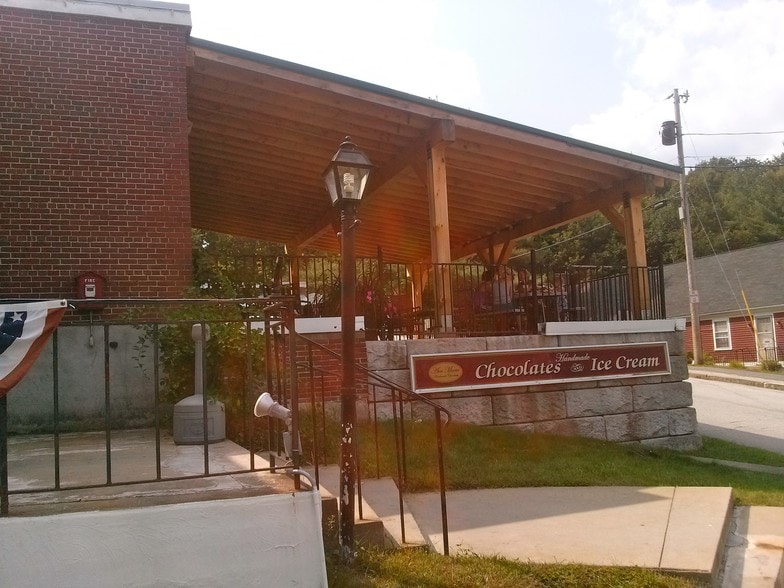 More Photos Of 43 Grove St, Peterborough Freestanding For Sale