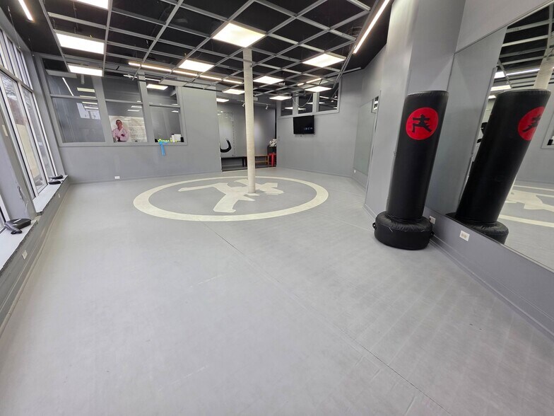 More Photos Of 2329 W Belmont Ave, Chicago Storefront Retail Residential For Lease