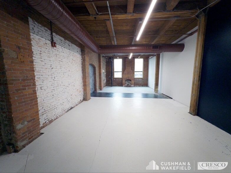 More Photos Of 1161-1163 E 40th St, Cleveland Warehouse For Lease