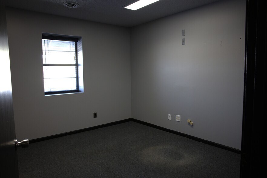 More Photos Of 101 W Shrader St, Liberty Manufacturing For Lease