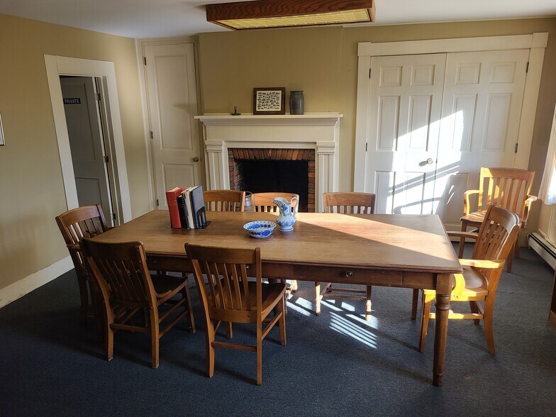 More Photos Of 555 E Main St, Somerset Flex For Sale