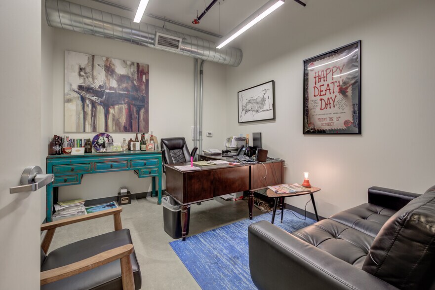 More Photos Of 5815-5825 W Sunset Blvd, Hollywood Office For Lease