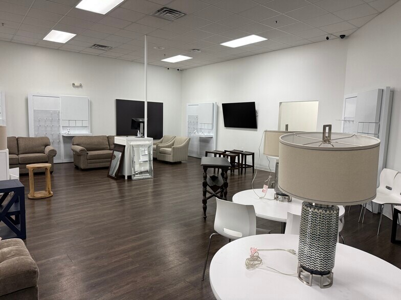 More Photos Of 5370 US Highway 10 E, Stevens Point Storefront Retail Office For Lease