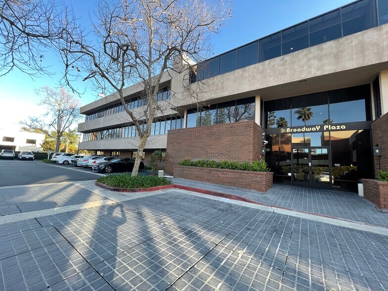 More Photos Of 2107 N Broadway, Santa Ana Loft Creative Space For Sale