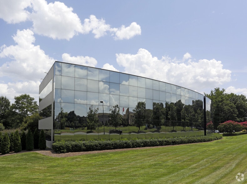 More Photos Of 9401 Arrowpoint Blvd, Charlotte Office For Lease