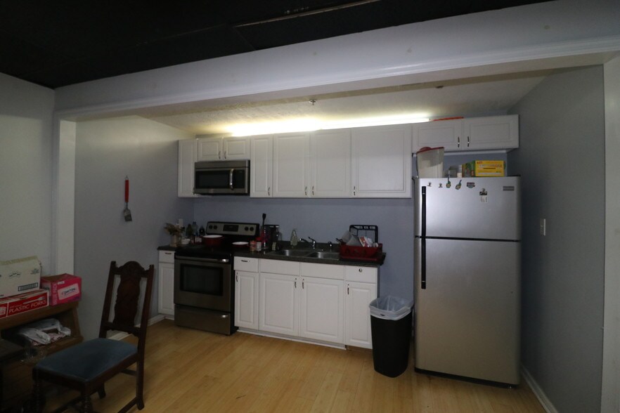 More Photos Of 305 8th St, Augusta Freestanding For Sale