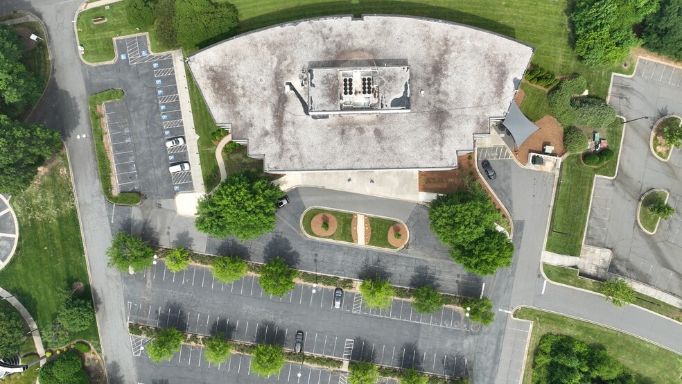 More Photos Of 9401 Arrowpoint Blvd, Charlotte Office For Lease