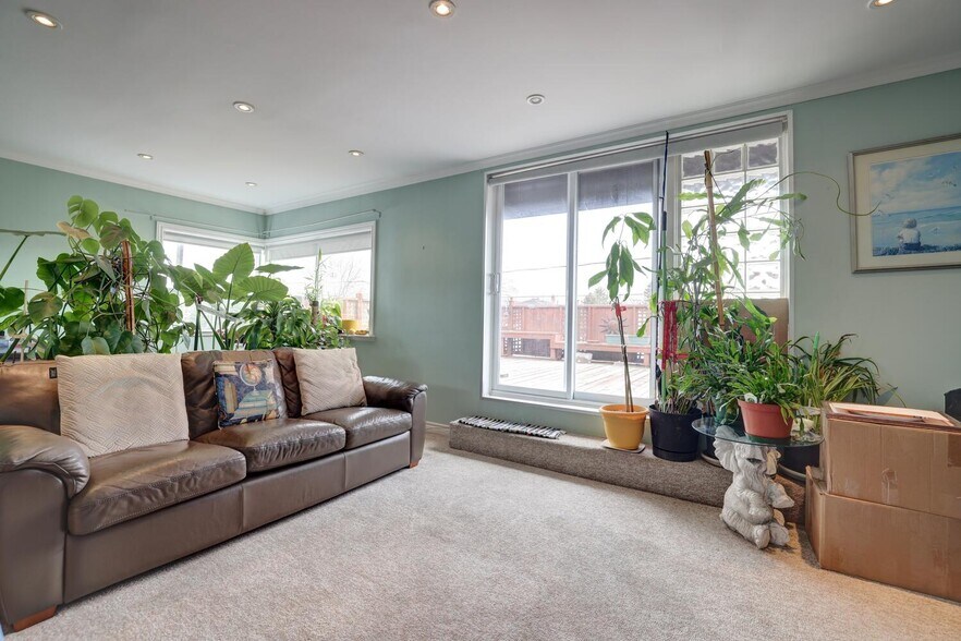 More Photos Of 448 Browns Line, Toronto Restaurant For Sale