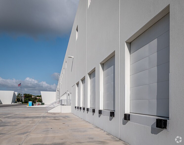 More Photos Of 600 Hillsboro Technology Dr, Deerfield Beach Unknown For Lease