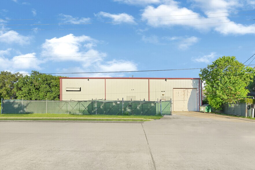 More Photos Of 1106 Witter St, Pasadena Industrial For Sale