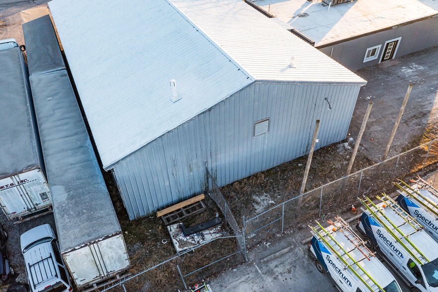 More Photos Of 1301 Fabricon Blvd, Jeffersonville Light Manufacturing For Lease