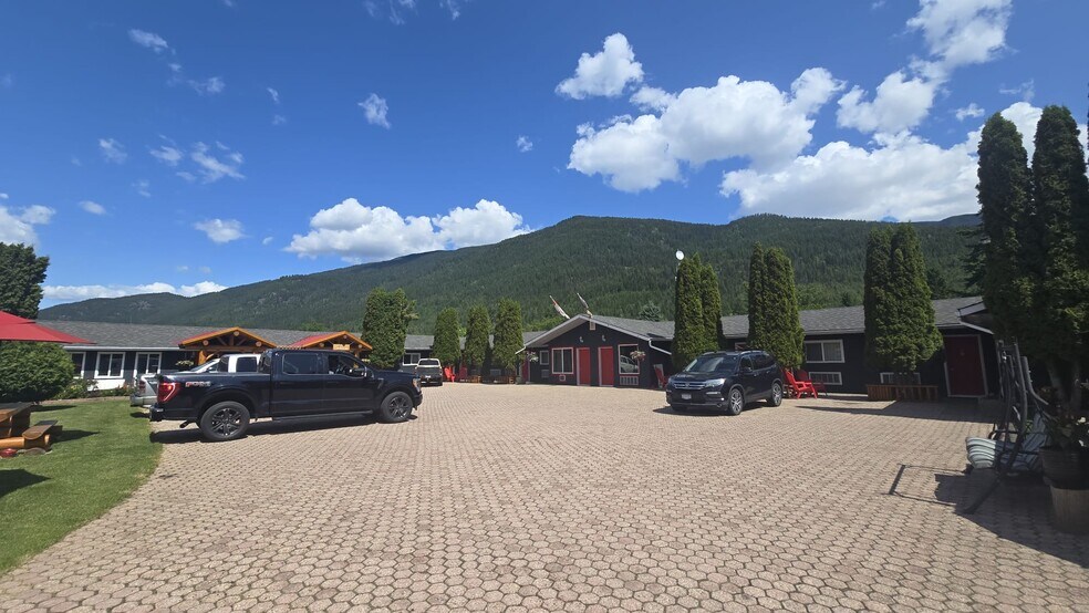 More Photos Of 101 Oak St, Fauquier Hotel For Sale