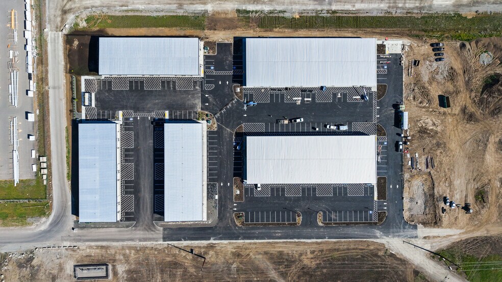 More Photos Of 4524 N Barker Rd, Spokane Valley Showroom For Lease