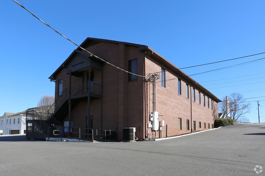 More Photos Of 202 Canton Rd, Cumming Office For Lease